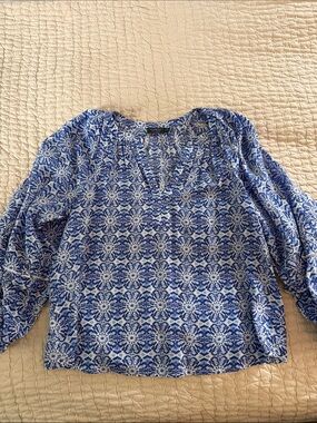 Vineyard Vines Blue and White Patterned Women's Blouse